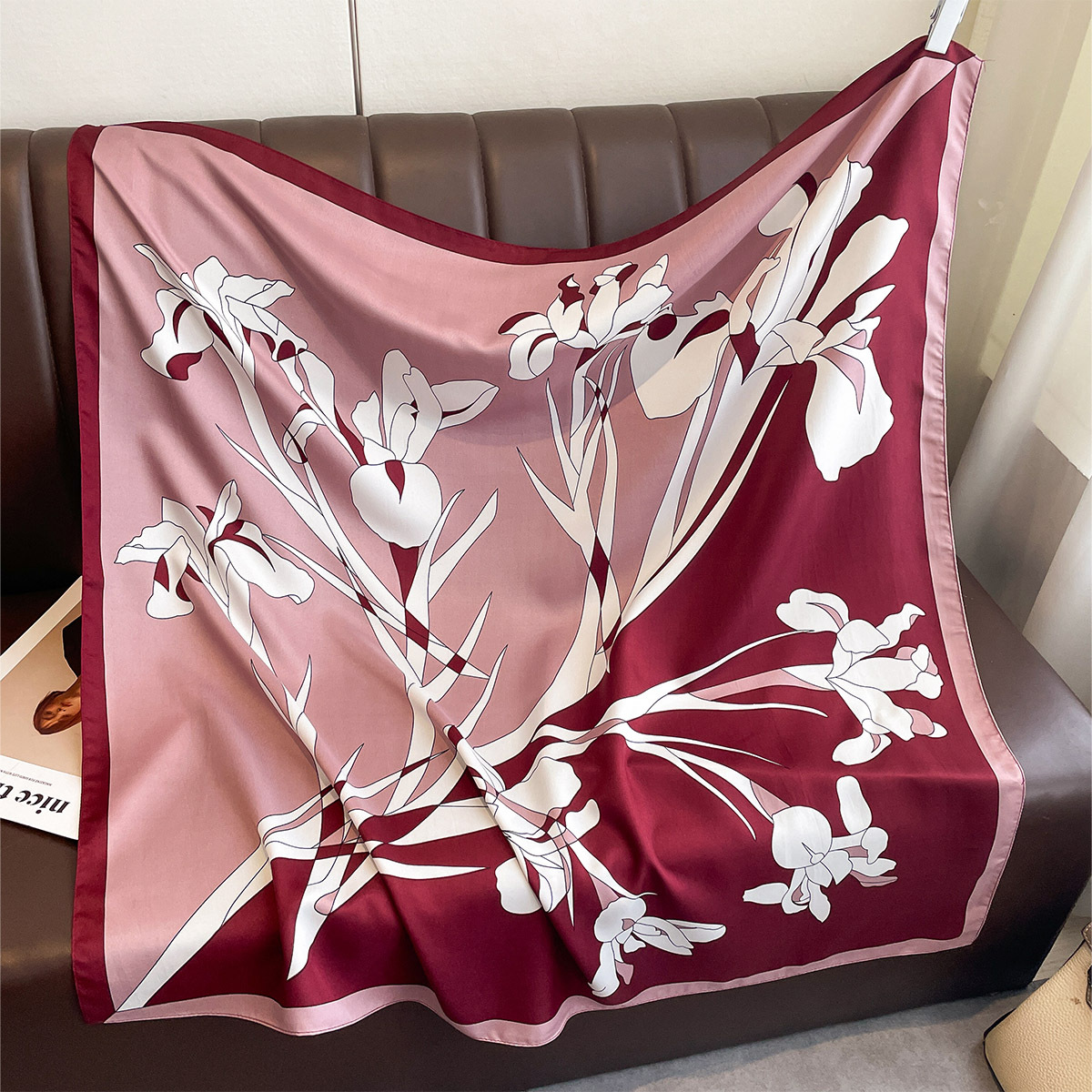 Luxury 90*90Cm Square Scarf Tw - đánh giá và giá Ascot Neck Scarf