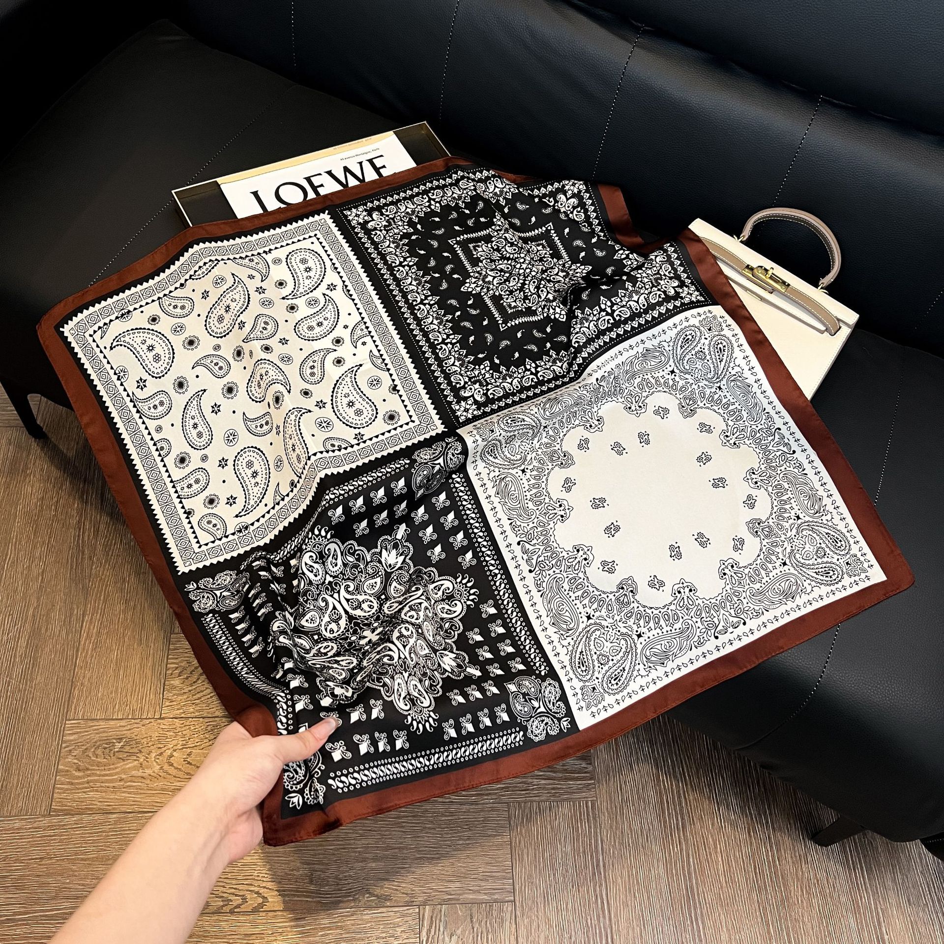 Luxury Square Silk-like Scarf  - đánh giá và giá Scarf Silk Square