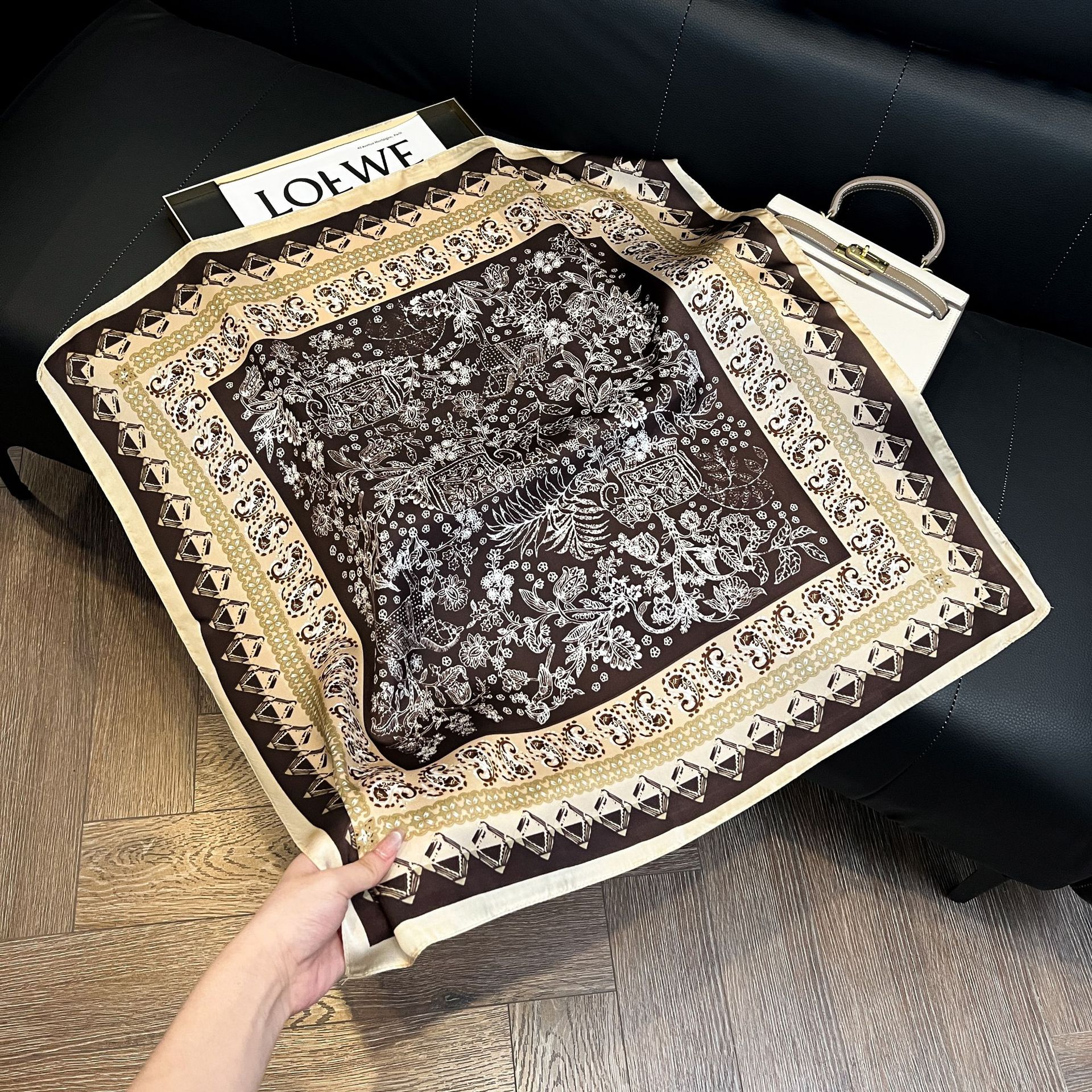 Luxury Square Silk-like Scarf  - đánh giá và giá Scarf Silk Square